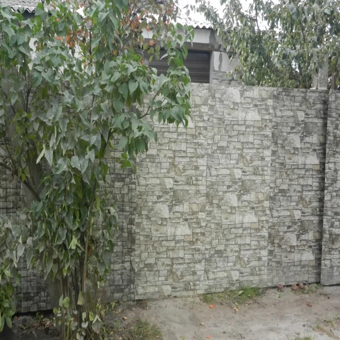 забор из профлиста под камень