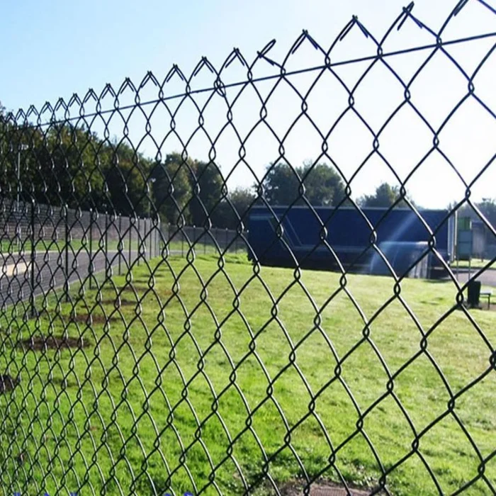 установленный забор из рабицы